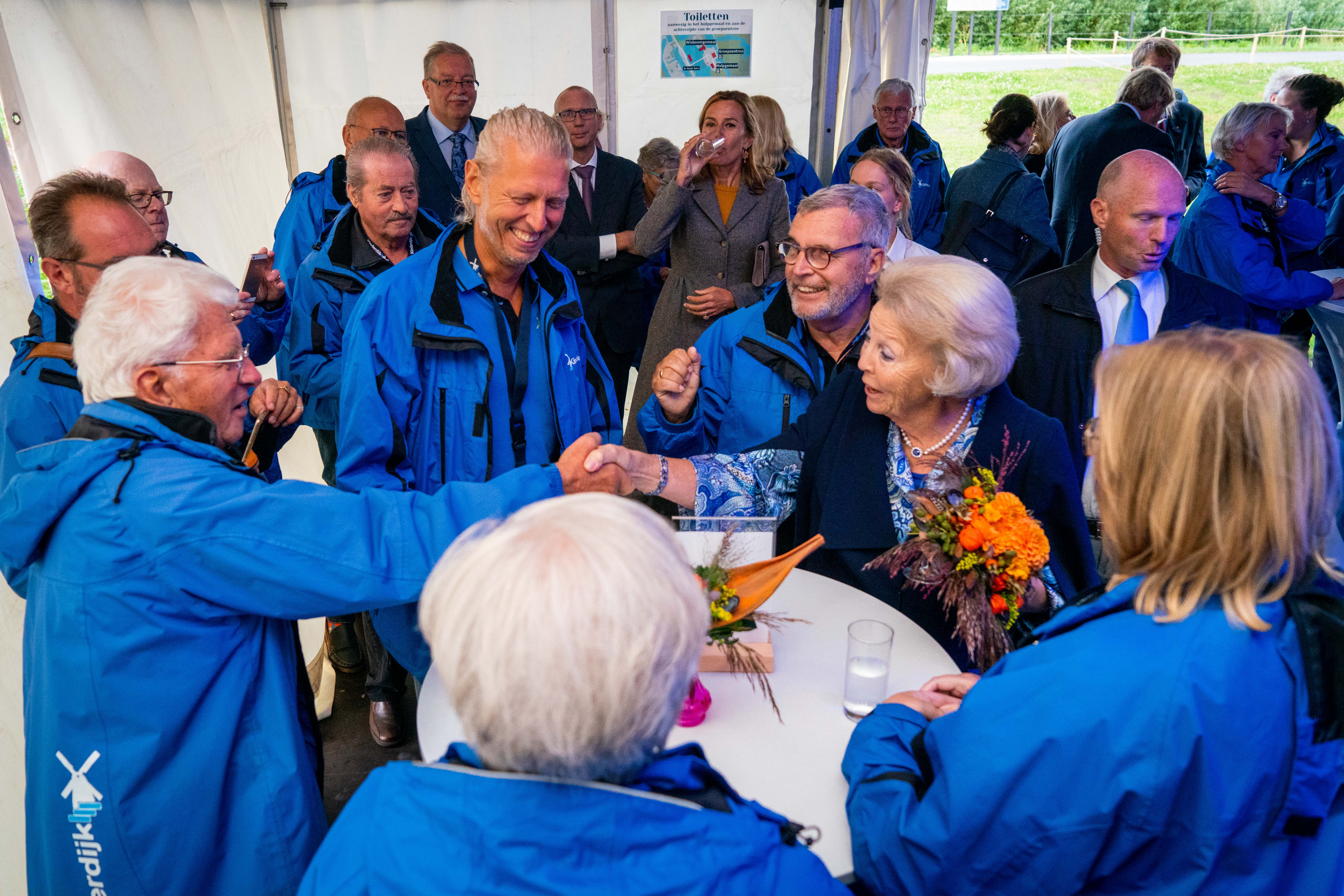 Prinses Beatrix opent nieuw bezoekerscentrum Kinderdijk